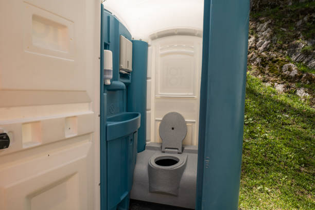 Portable Toilet Options We Offer in Myrtle Point, OR
